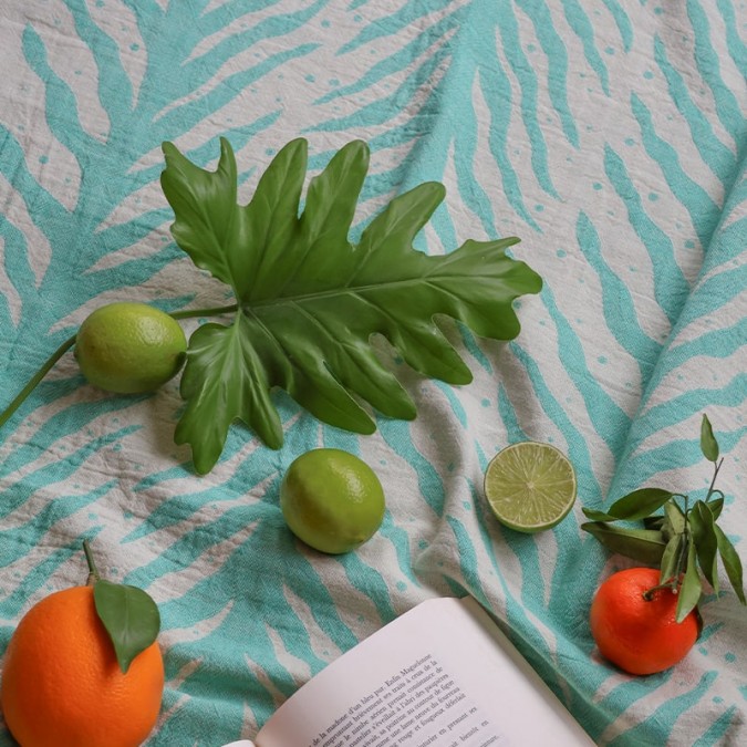 Fouta with wavy patterns reminiscent of seaweed on beaches