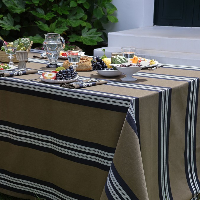 Elegant tablecloth in linen and combed cotton