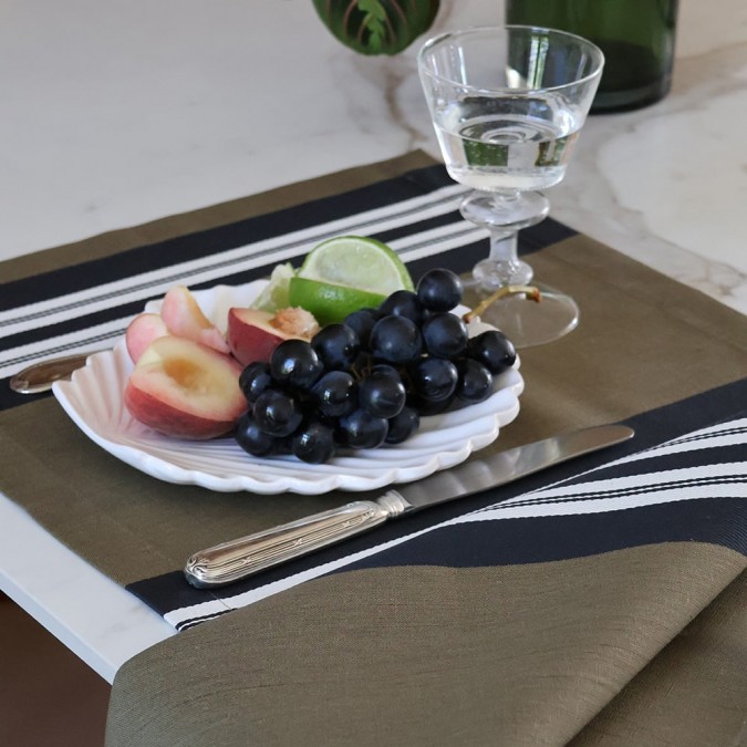 Kaki place mat from the Aya collection, high quality weaving