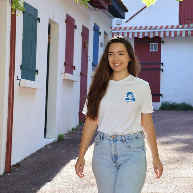 Artxiboak elegante camiseta blanca y azul para mujer