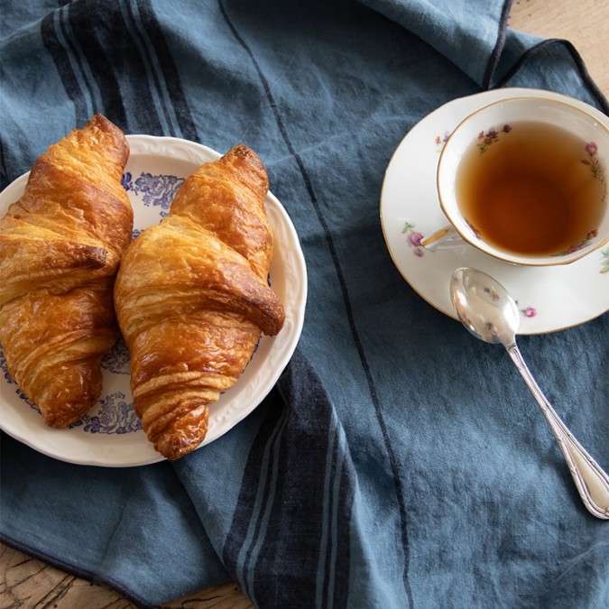 Blue linen tea towel ideal for decorating your kitchen