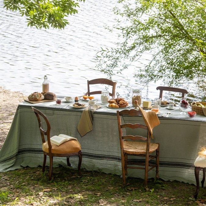 Light and delicate 100% linen Beaurivage Vert de Gris tablecloth