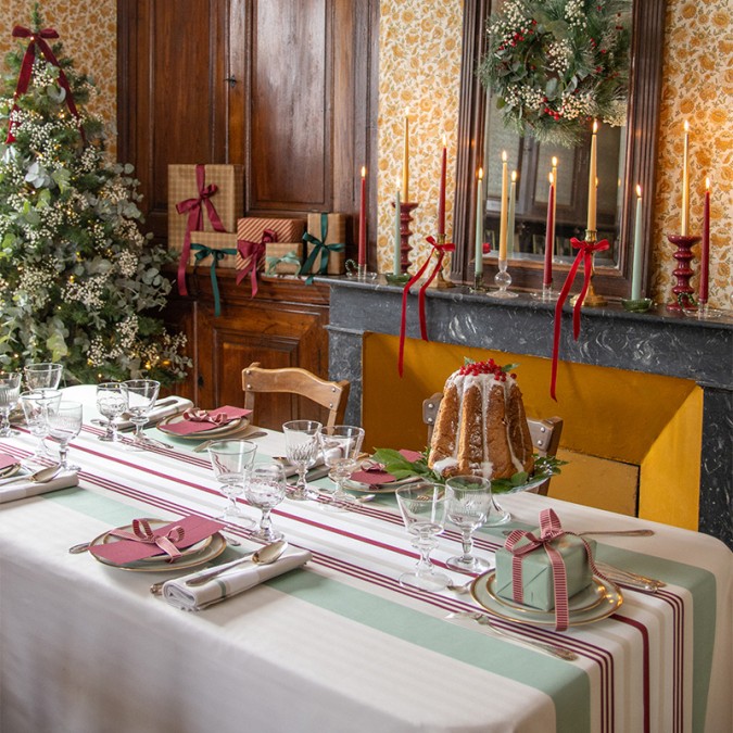 Elegant and festive tablecloth in herringbone weave and satin